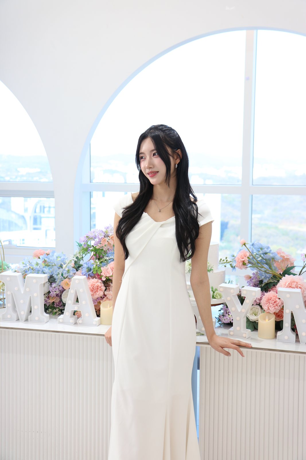 광교 브라이덜샤워 아치창 포토존 드레스 촬영 — 온더탑 파티룸&사진관