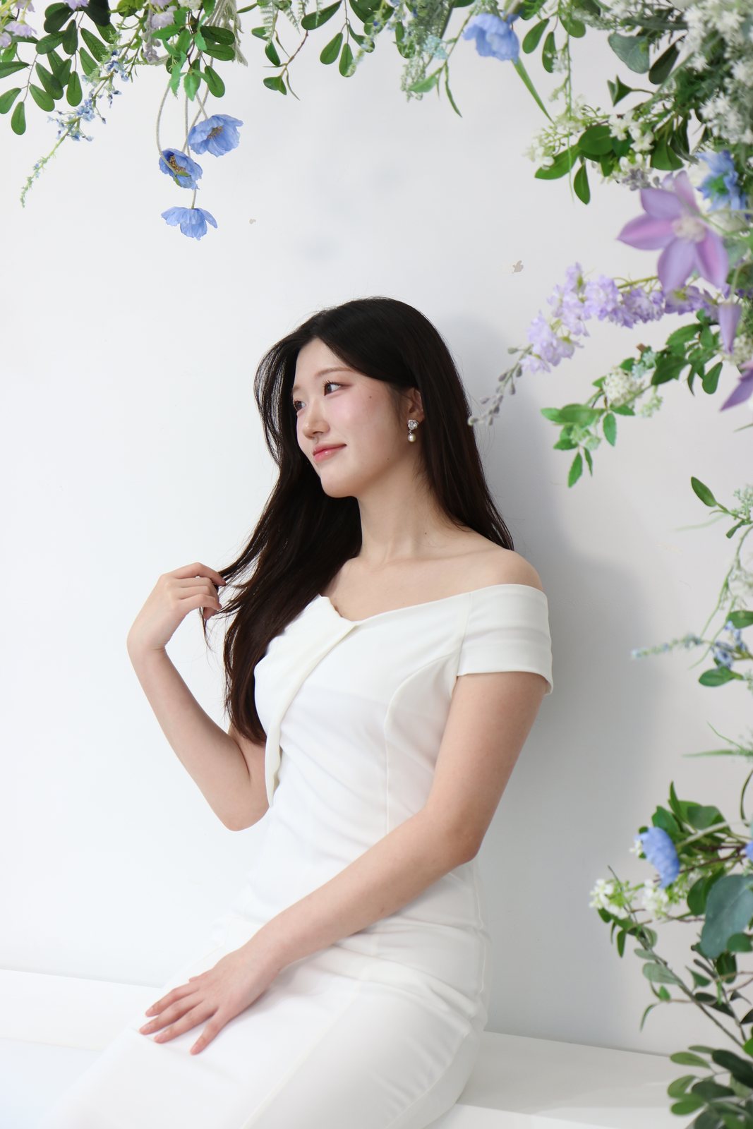 꽃 장식 포토존 드레스 촬영 — 광교 브라이덜샤워 온더탑