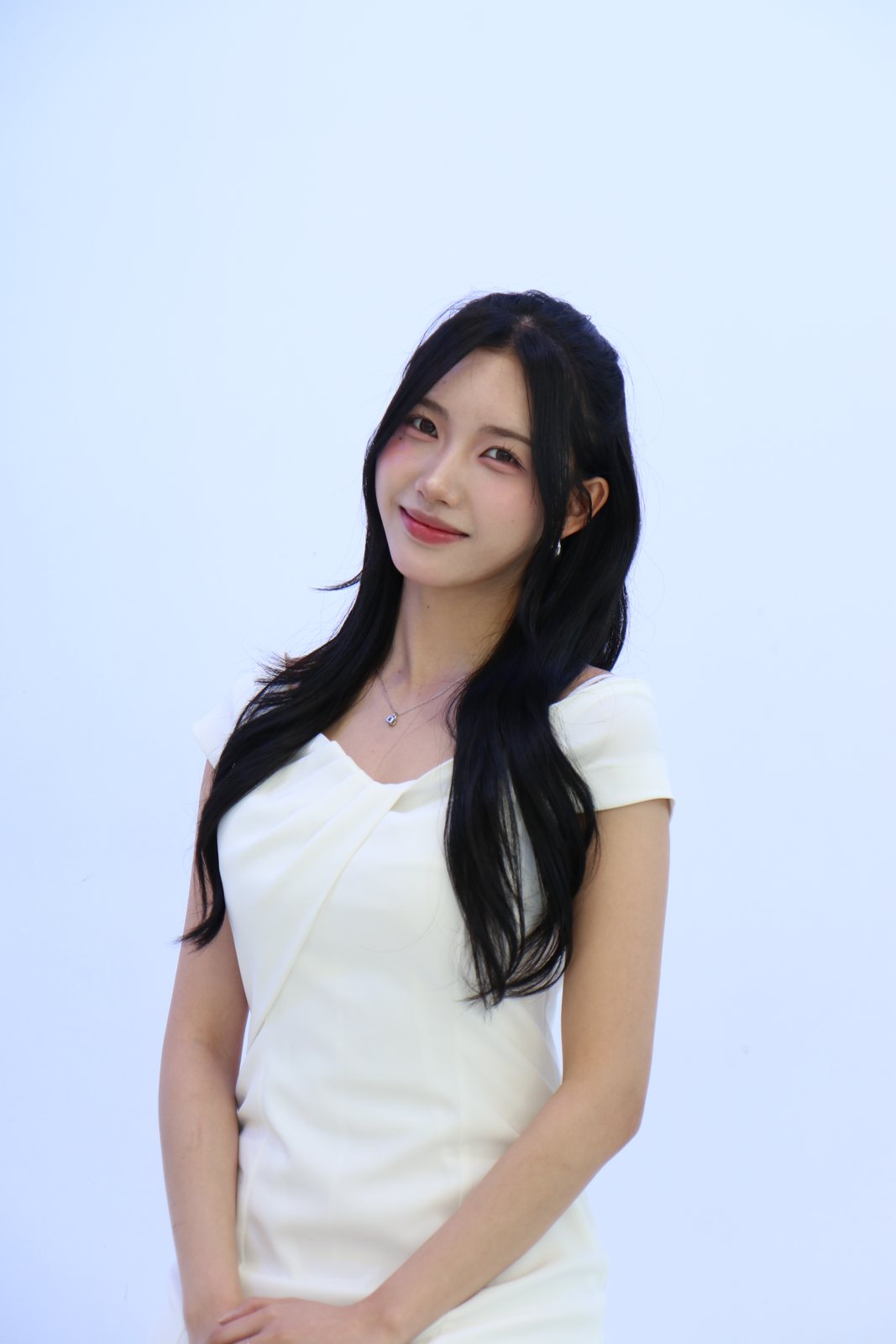 화이트 배경 드레스 촬영 — 광교 셀프사진관 스튜디오 온더탑