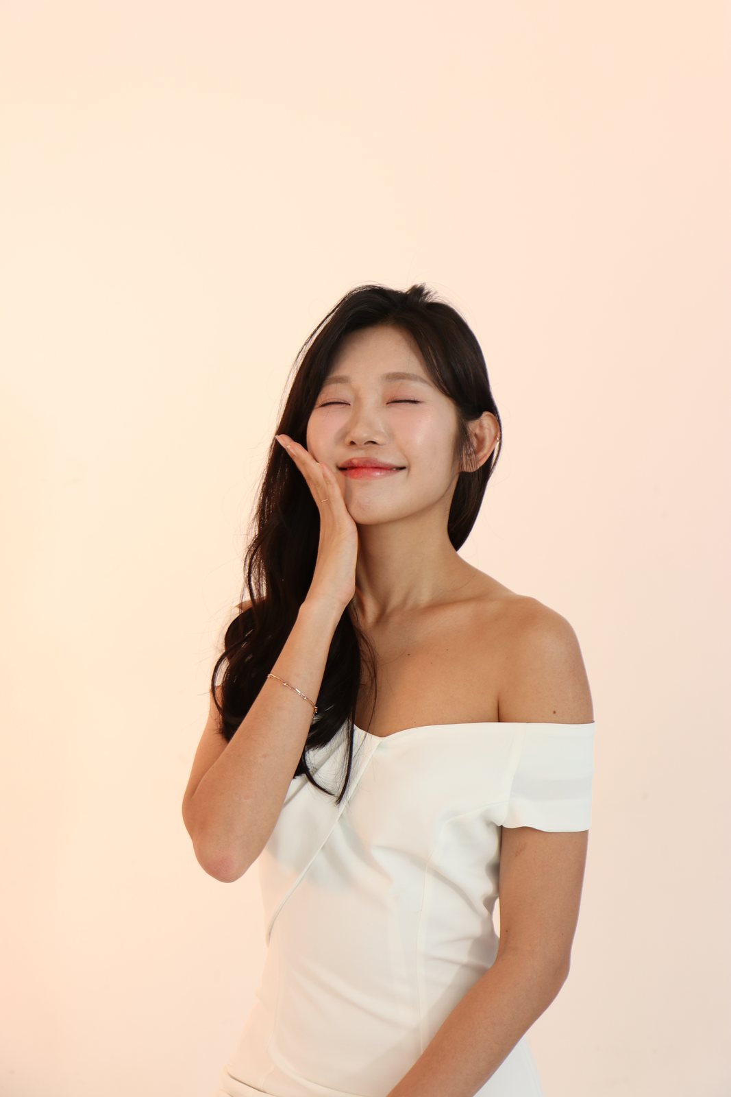 피치 톤 배경 드레스 촬영 — 광교 브라이덜샤워 파티룸